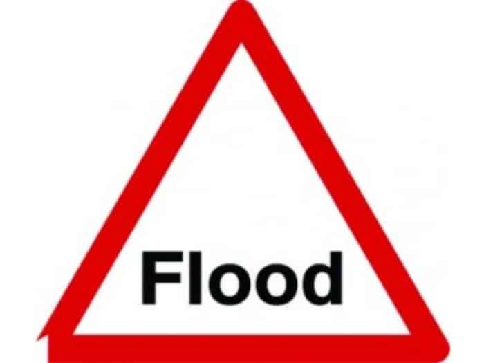 Flood 750mm temporary traffic sign