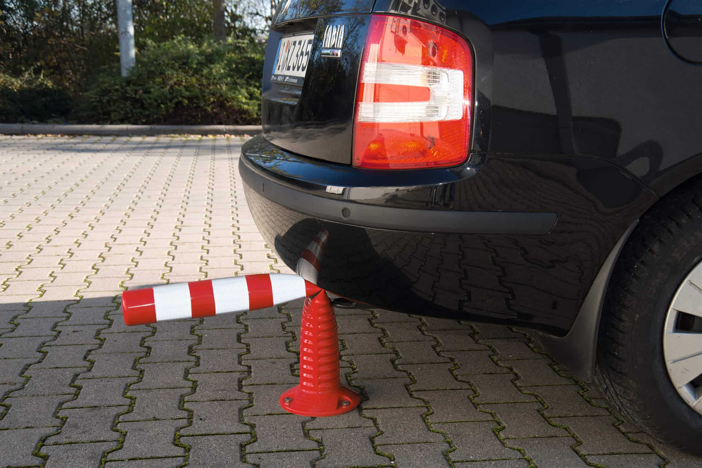 TRAFFIC-LINE Flex-Back Traffic Posts - 760mm