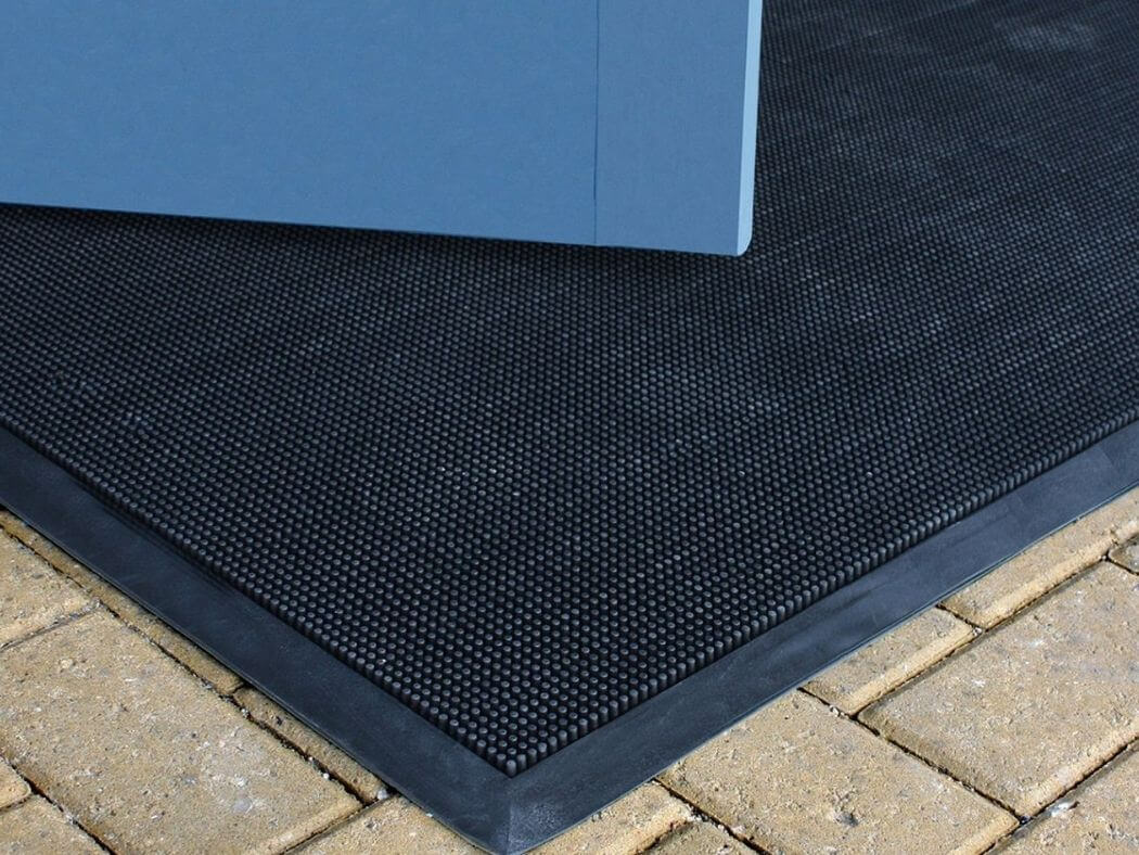 Fingerbrush external entrance mat