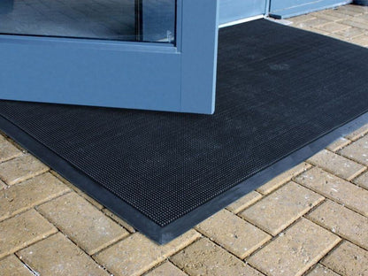 Fingerbrush external entrance mat