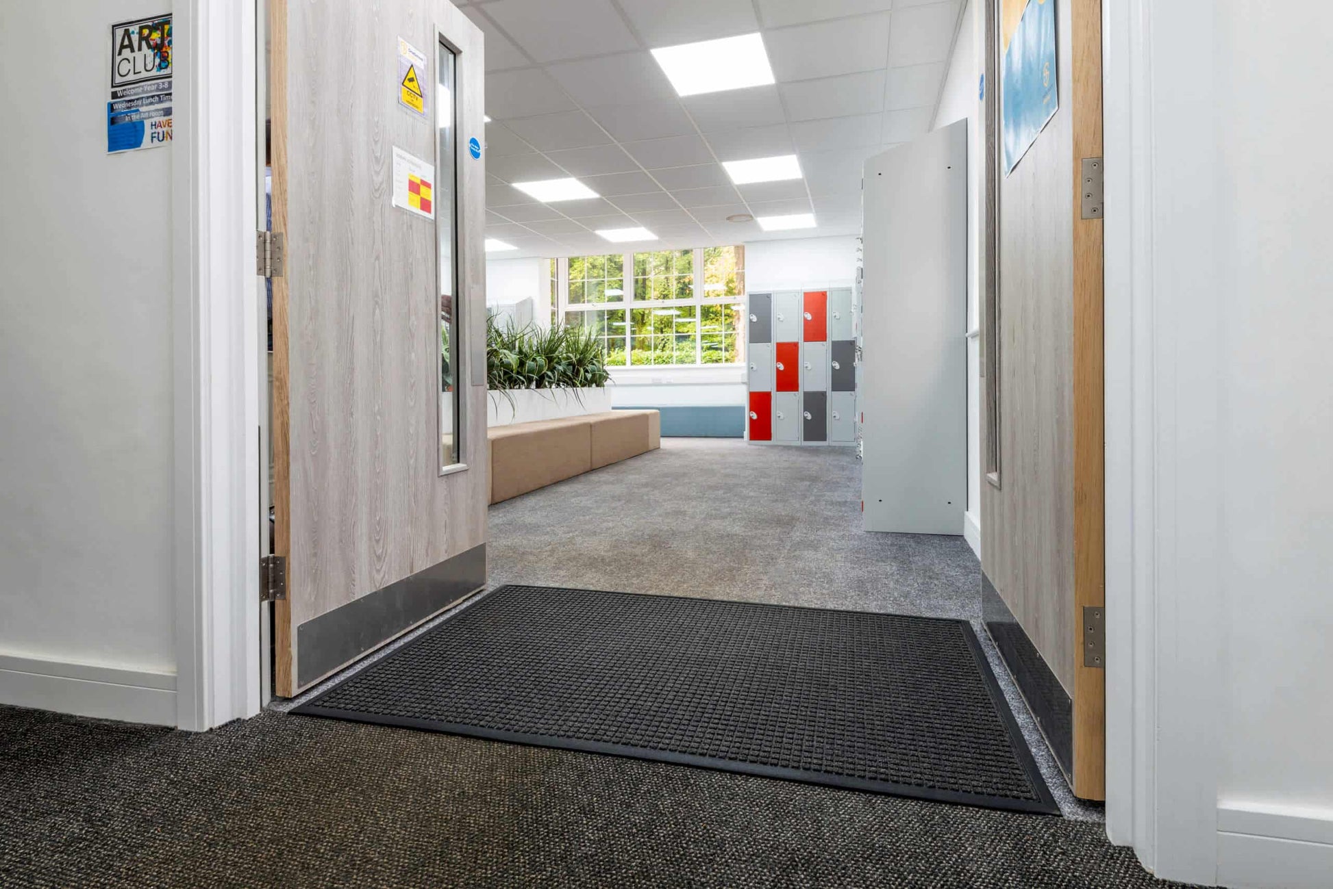 Aquasorb in Entrance