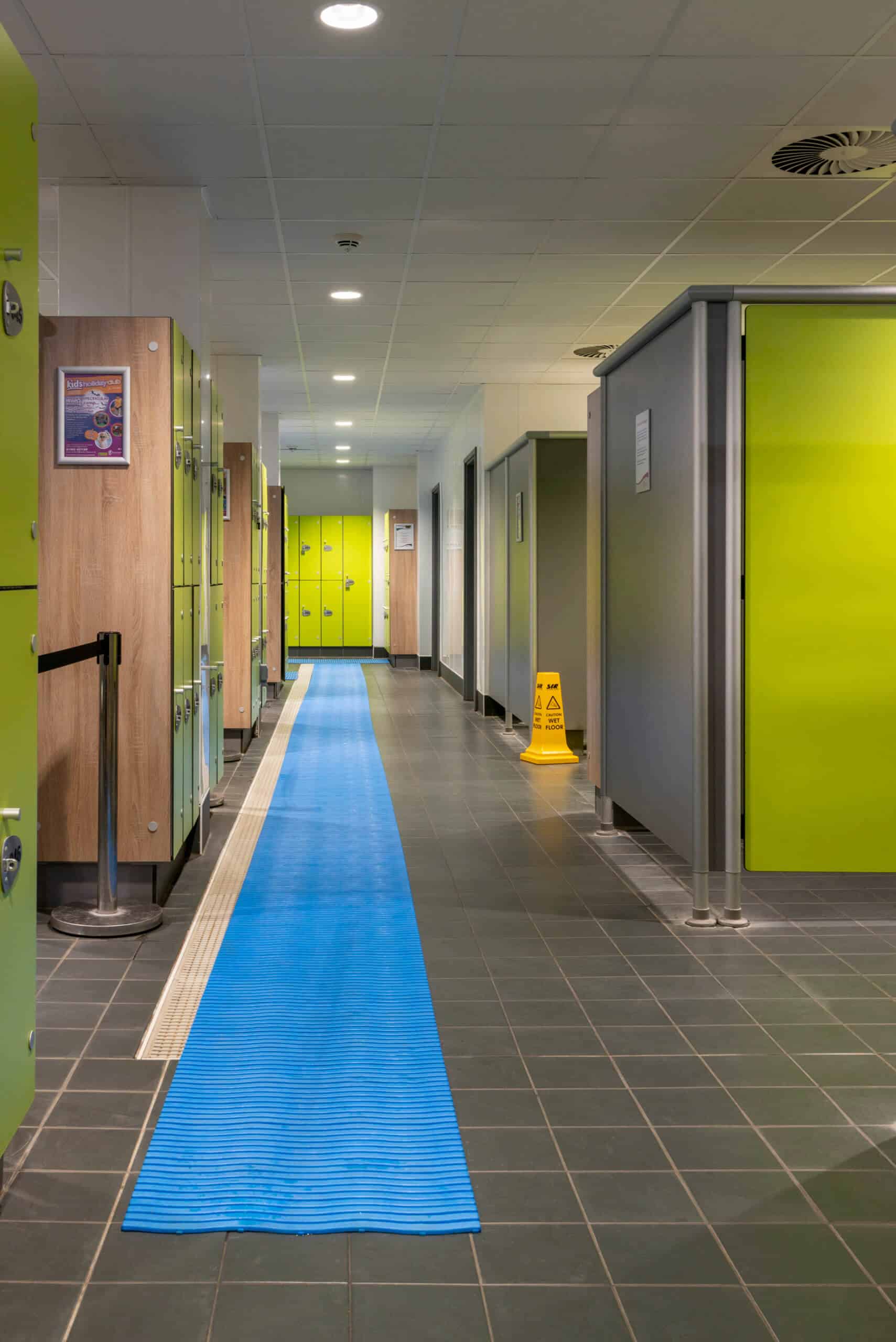 Kumfi Step In Locker Room
