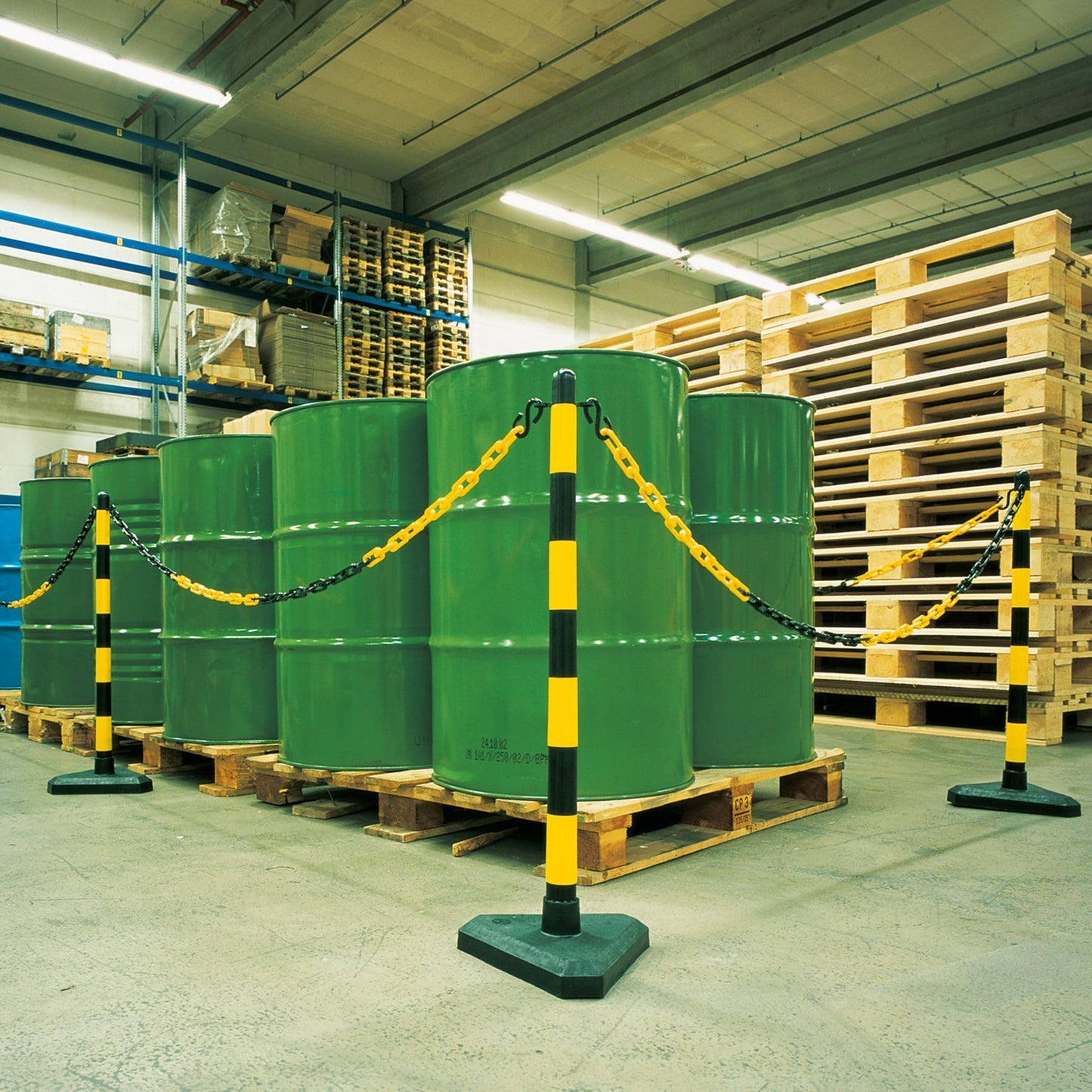 Secur plastic chain stand with cement base, posts: yellow/black, height: 87.0 cm, diameter: 4.0 cm, base: 30.0 cm