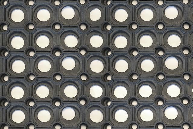 Blue Diamond Greenskeeper Outdoor Natural Rubber Anti-Slip Matting - 100cm x 150cm x 22mm